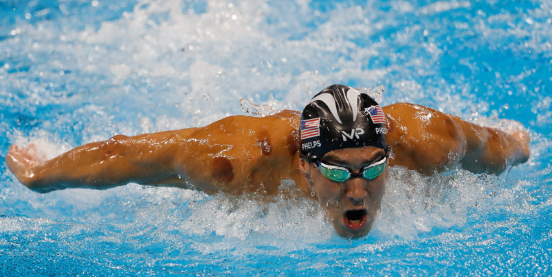 Michael Phelps compitió contra un tiburón blanco