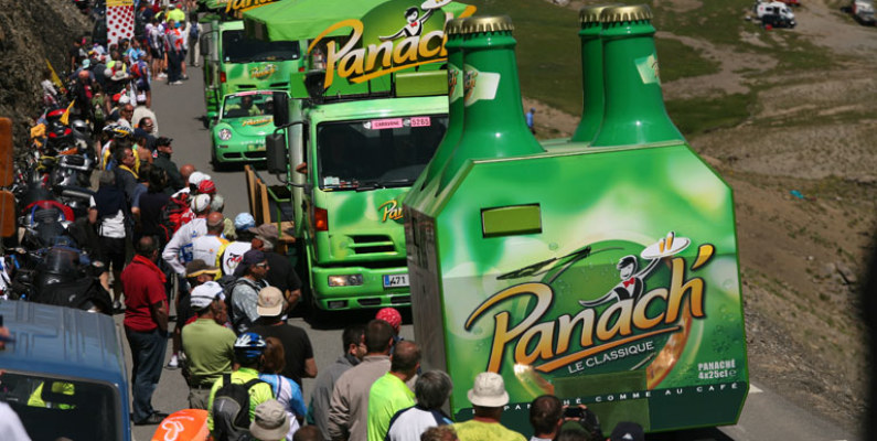 Las caravanas se roban el show en el Tour de Francia