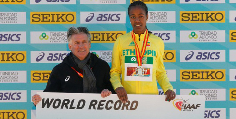 La etíope Kebede se proclama campeona mundial con récord del mundo