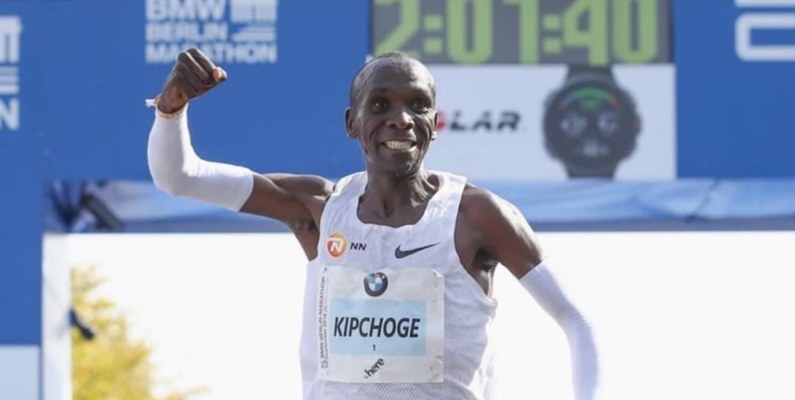 Eliud Kipchoge rompe récord mundial de Maratón
